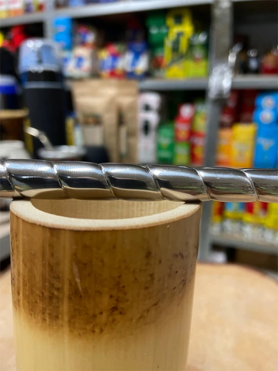 Bombilla (bomba) Bortonaggio 1000 Furos Inox: zbliżenie na karbowanie