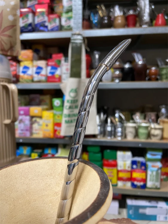 Bombilla (bomba) Bortonaggio 1000 Furos Handmade INOX ze szczoteczką 24 cm - zbliżenie na ustnik