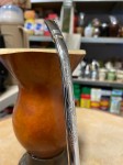 Bombilla (bomba) Simple z grawerem Bortonaggio 1000 Furos INOX ze szczoteczką 21 cm - zbliżenie na grawer