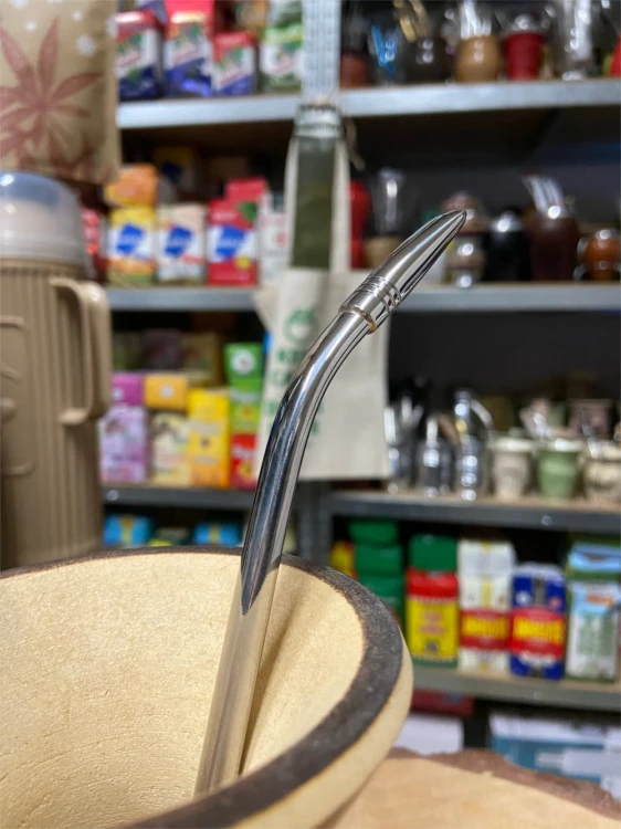 Bombilla (bomba) "Simple" Bortonaggio 1000 Furos INOX ze szczoteczką 21 cm - zbliżenie na ustnik