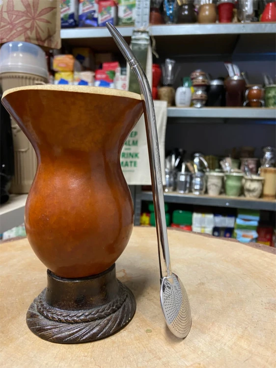 Bombilla (bomba) Liso zdobiona z grawerem Bortonaggio 1000 Furos INOX ze szczoteczką 21 cm - widok z boku