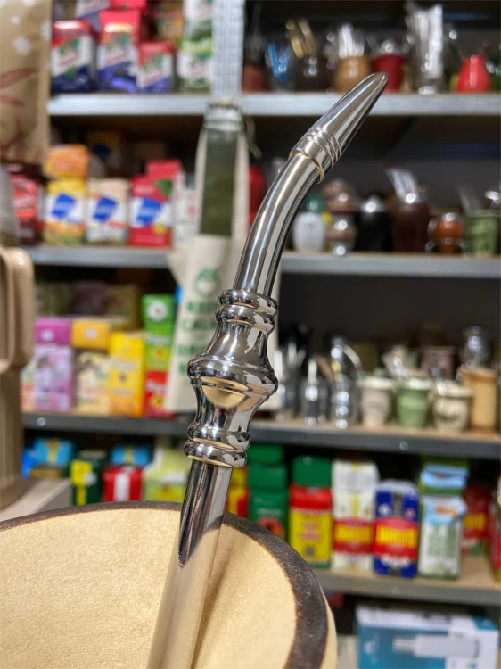 Bombilla (bomba) "Grande Anel" Bortonaggio 1000 Furos INOX ze szczoteczką 25 cm - zbliżenie na ustnik