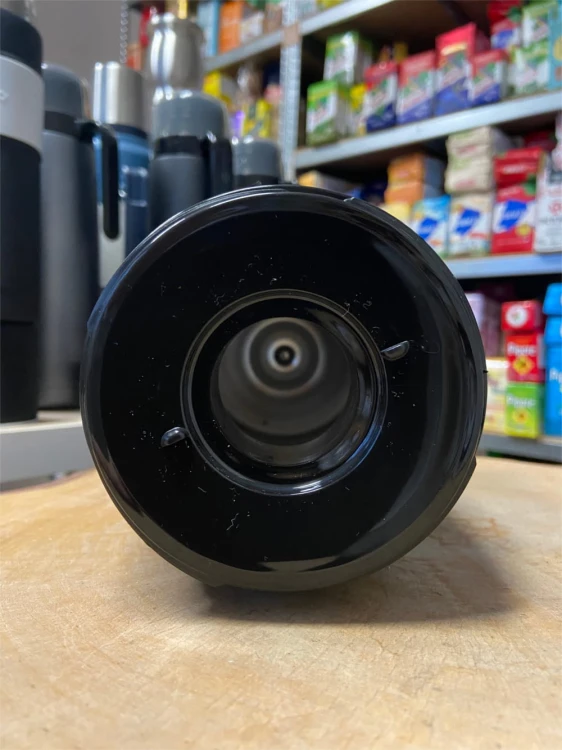 Termos Termolar R-Evolution "Negro" ciśnieniowy 1.2 l z pompką INOX - widok zbiornika na wodę od góry