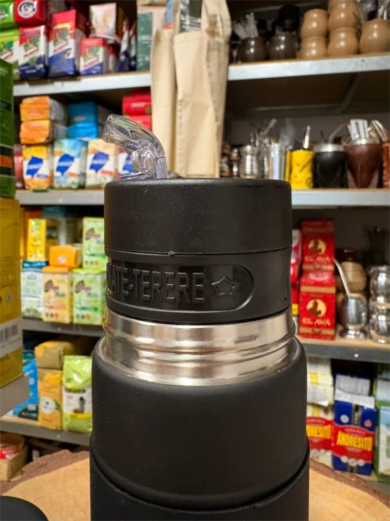 Yerbomos Yerbee Black 500 ml - zbliżenie na ustnik