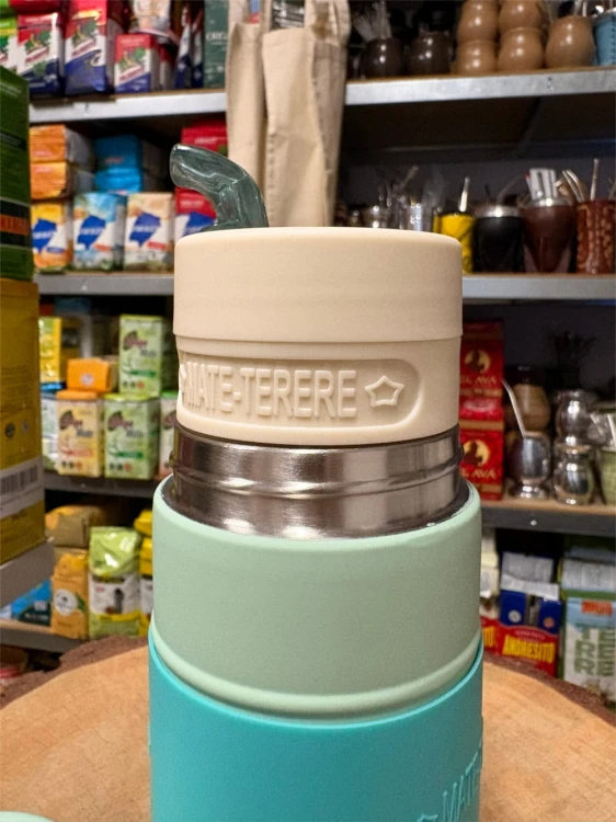 yerbomos-yerbee-green-500ml-zblizenie-na-ustnik.JPEG