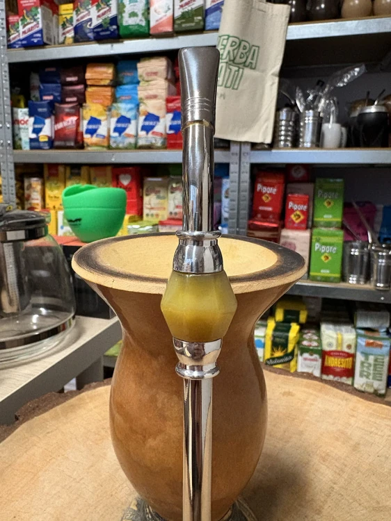 Bombilla (bomba) "Grande Piedra" Bortonaggio 1000 Furos INOX ze szczoteczką 25 cm - kolor żółty - zbliżenie na pierścień