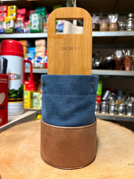 Skórzane nosidełko Lincoln's "Minotauro" Azul-Beige z uchwytem - widok na wprost