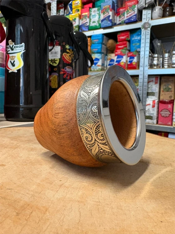Mate Imperial Algarrobo zdobione Espejo 235 ml - widok po skosie